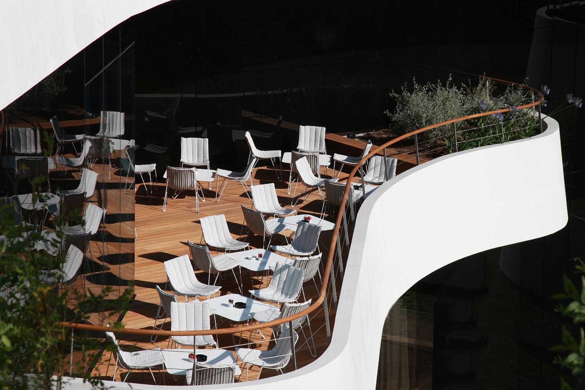 Lone Hotel By Maistra Collection Rovinj Restoran fotoğraf The deck of the ship