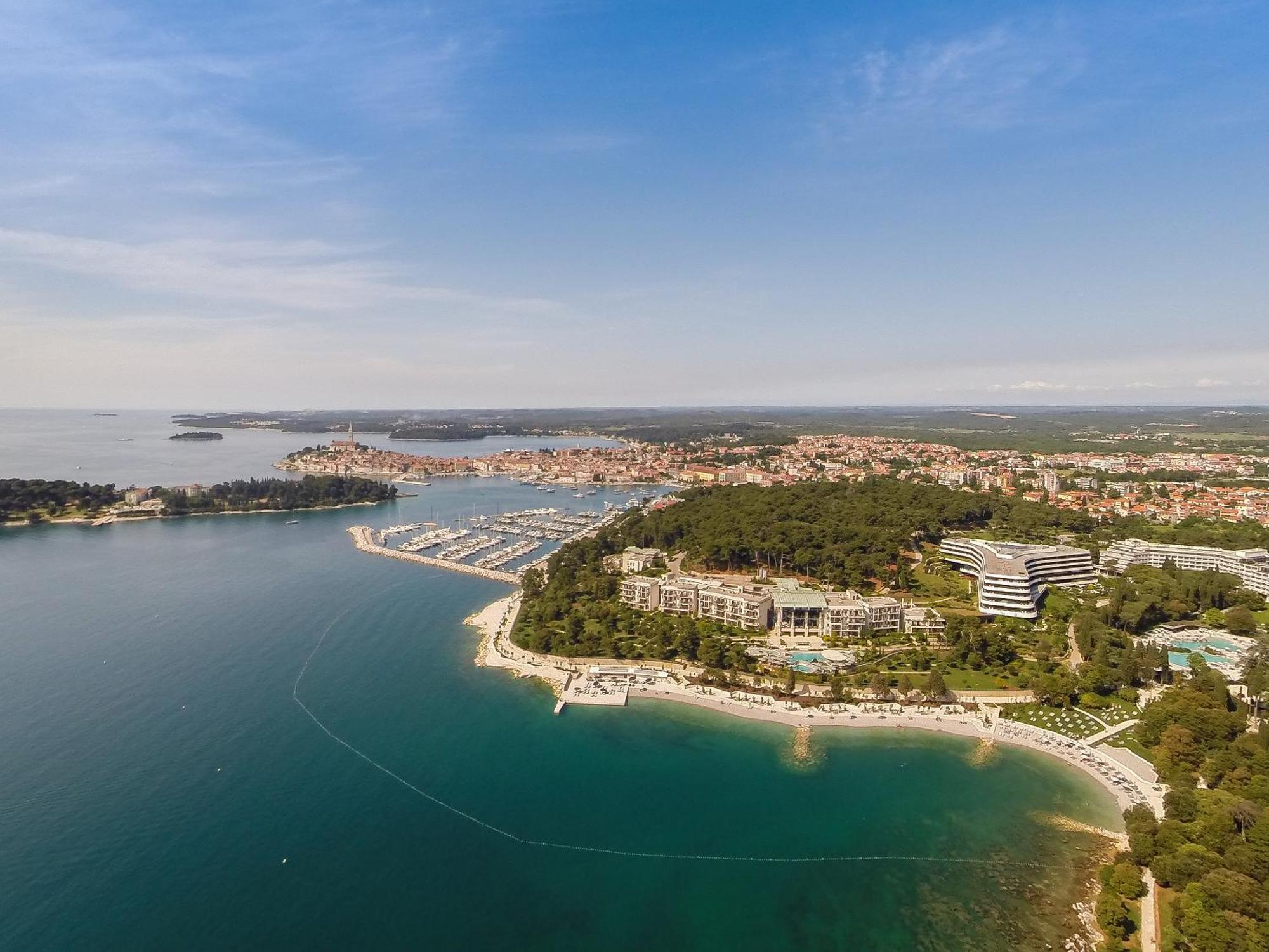 Lone Hotel By Maistra Collection Rovinj Dış mekan fotoğraf Aerial view of the town